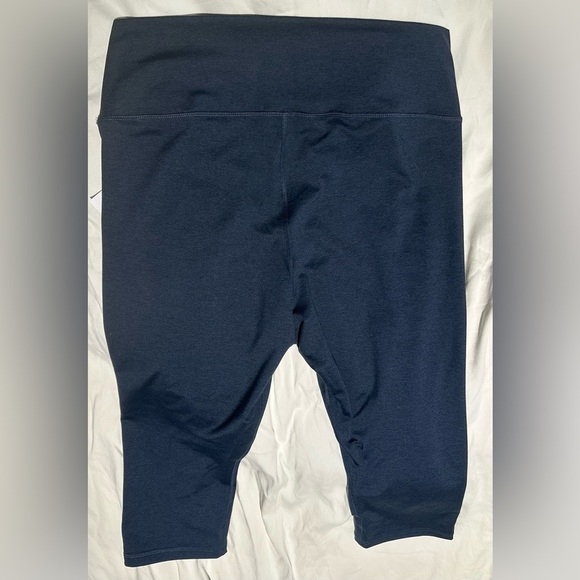 *NEW* Women’s Extra High-Waisted CloudComfy Crop Leggings- Size XL Petite - Picture 6 of 6